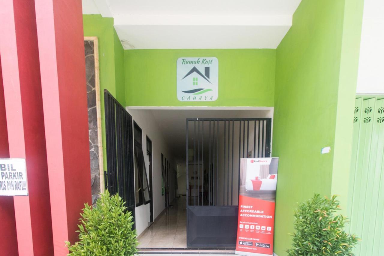 Reddoorz Syariah Near Stasiun Madiun Hotel Exterior photo