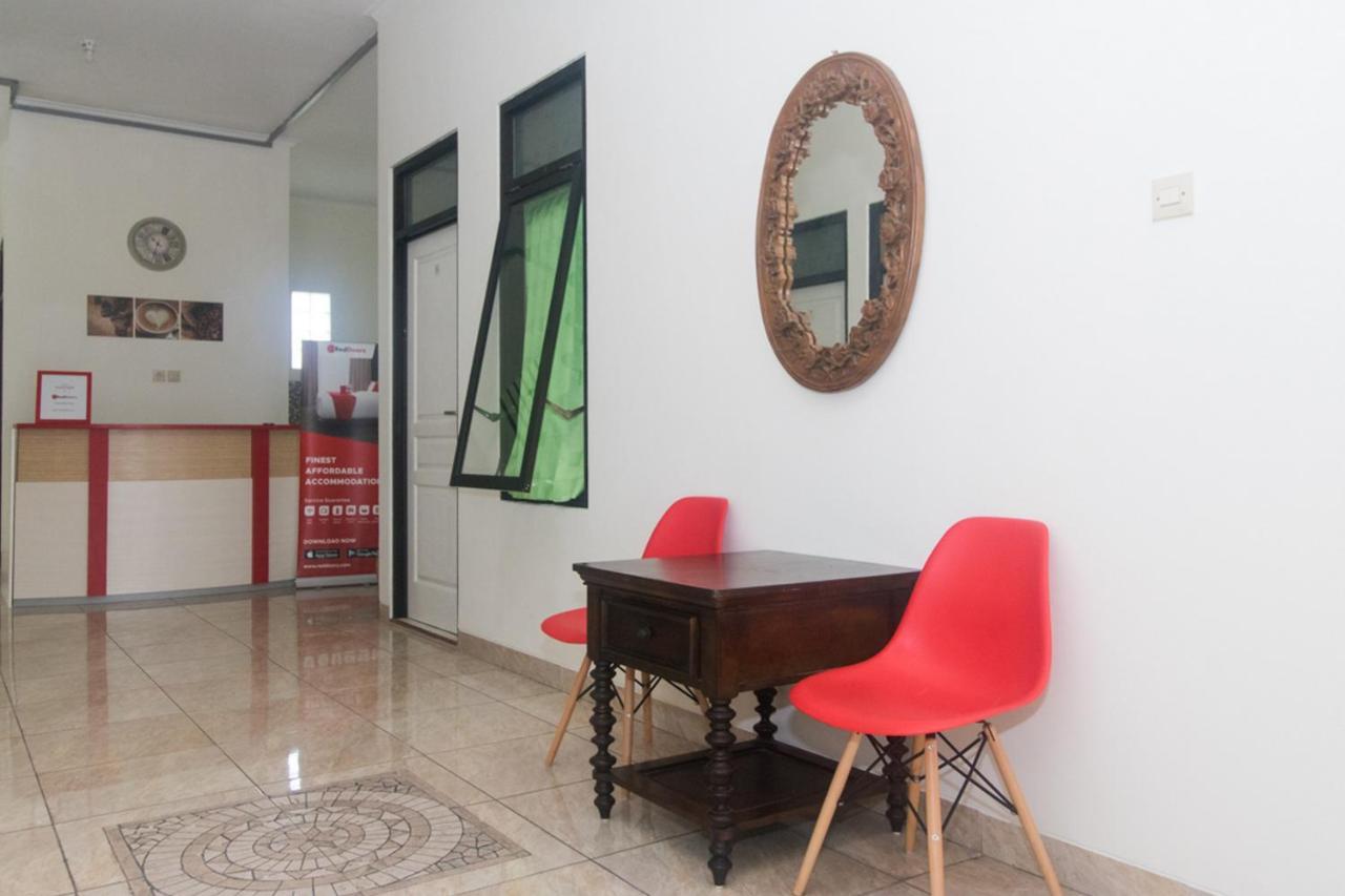 Reddoorz Syariah Near Stasiun Madiun Hotel Exterior photo