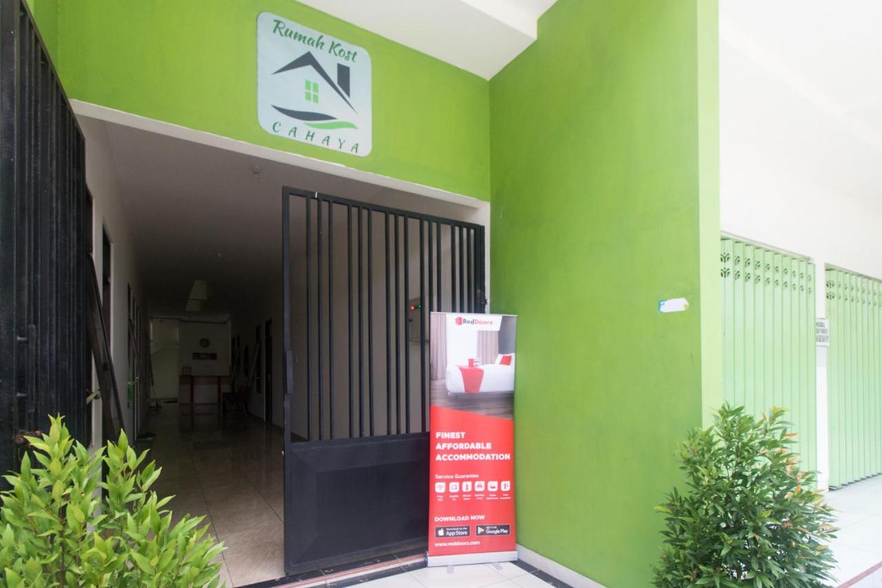 Reddoorz Syariah Near Stasiun Madiun Hotel Exterior photo