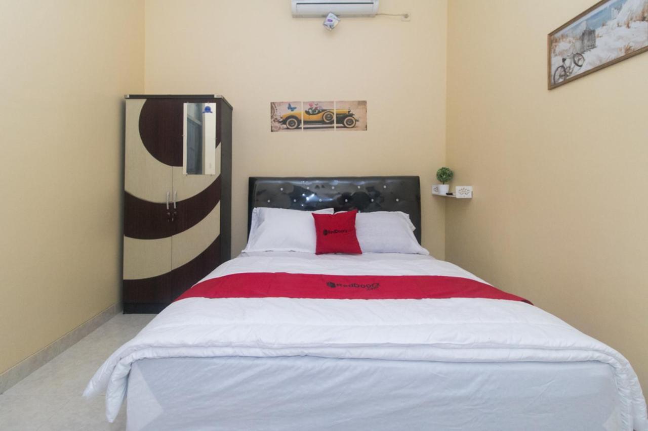 Reddoorz Syariah Near Stasiun Madiun Hotel Exterior photo